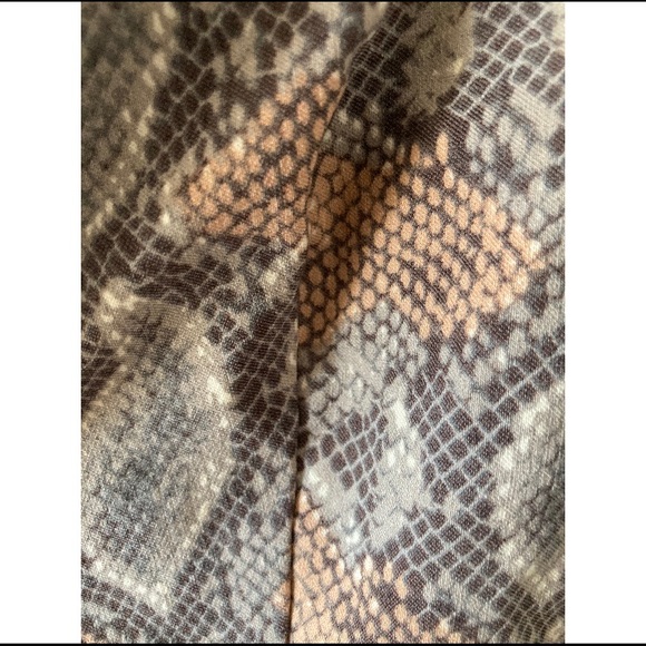 DYNAMITE SNAKE PRINT CROP TOP - Picture 6 of 6